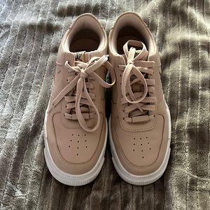 Women’s Air Force 1 tennis shoes